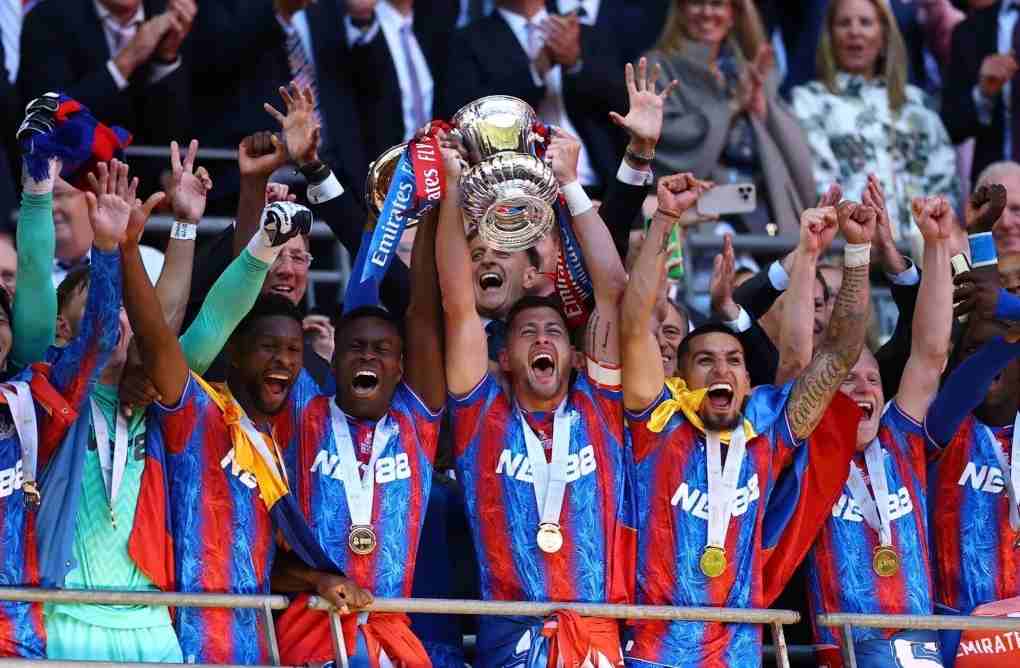 Cú ngã của Crystal Palace mở ra cuộc chiến minh bạch bóng đá châu Âu